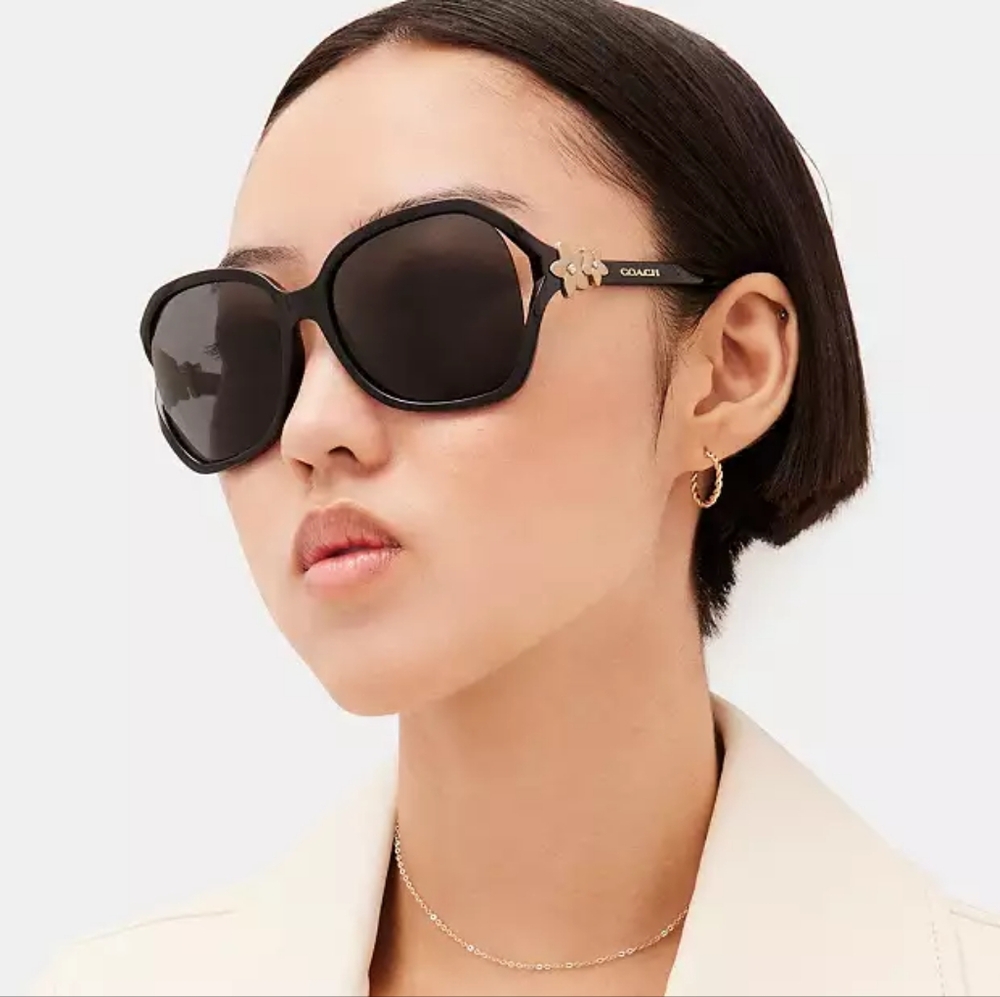 🌸🌸NEW COACH🌸🌸 Authentic Coach Black Integration Flower Sunglasses! - Picture 9 of 10